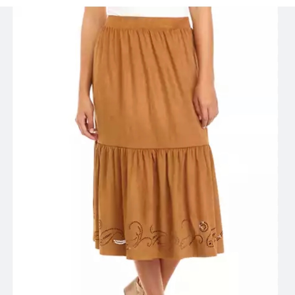 NWOT-Cupio Women’s midi pull on skirt size Lg.